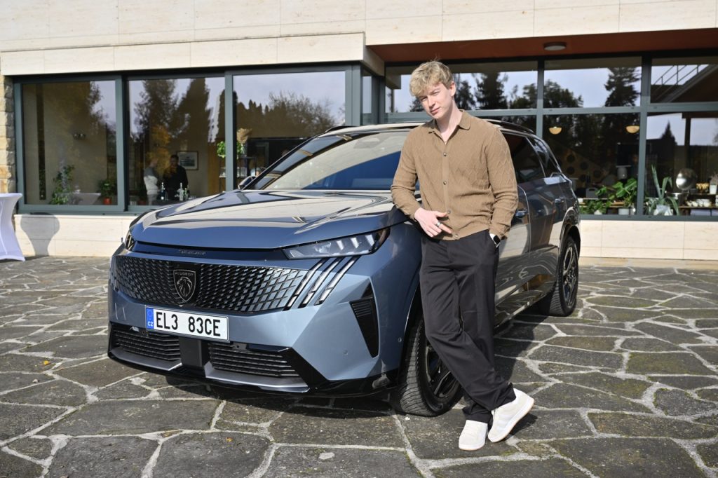 Ambasador Peugeot Adam Mišík a 5008: foto Peugeo (c)PETR SOLAR