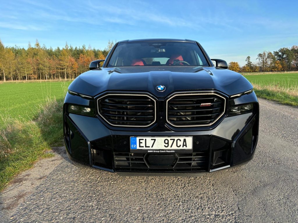 BMW XM LABEL RED: foto Žena v autě.cz