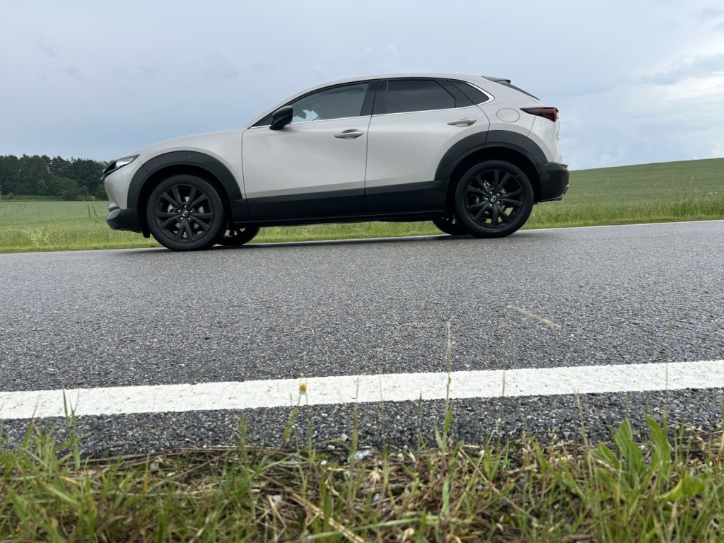 foto ŽENA V AUTĚ.CZ: MAZDA CX303604 ve velké velikosti