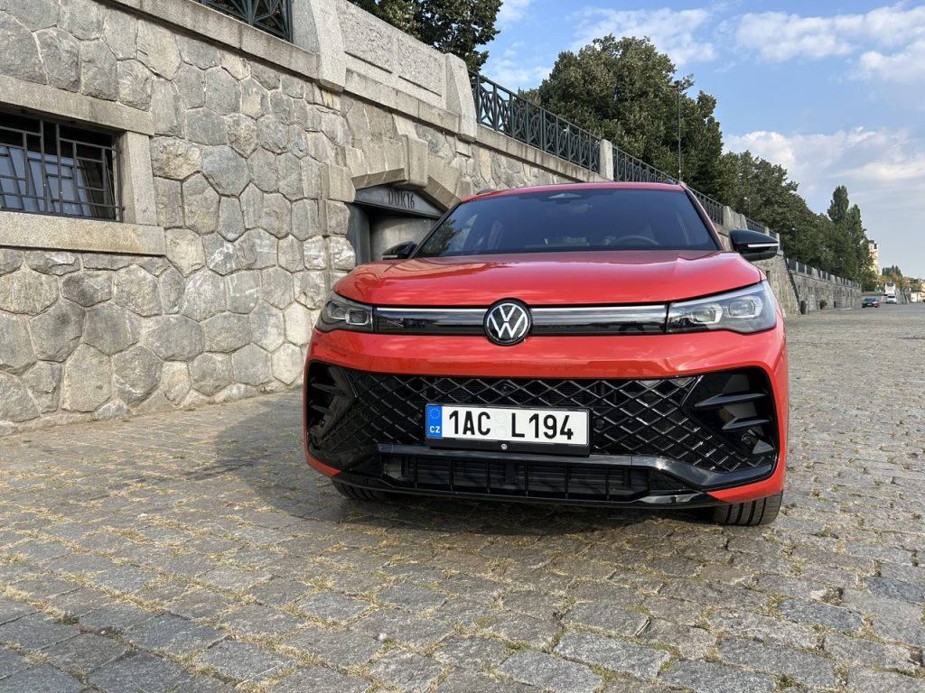 VW Tiguan: foto Žena v autě.cz_7308 ve velké velikosti