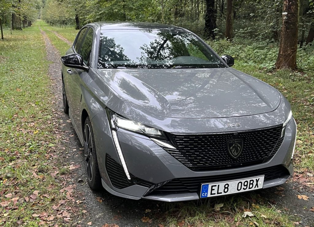 test peugeot e308: foto Žena v autě.cz