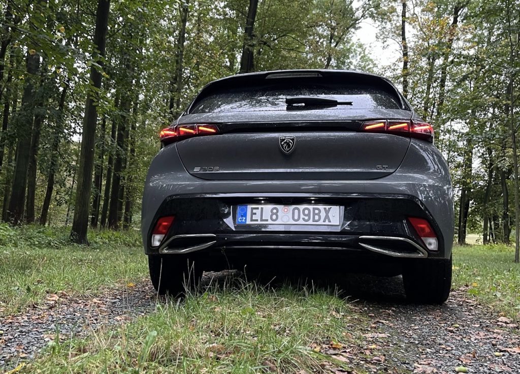 test peugeot e308: foto Žena v autě.cz