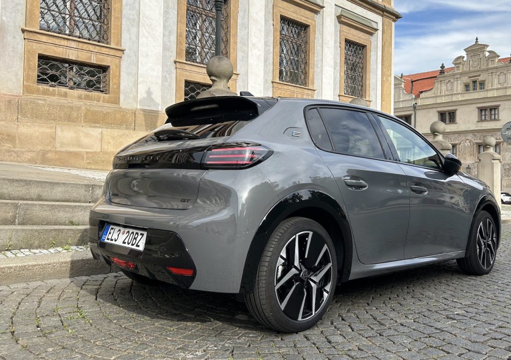 Peugeot e-208: foto Žena v autě.cz