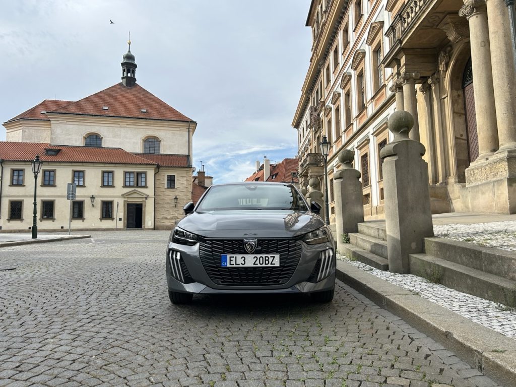 Peugeot e-208: foto Žena v autě.cz