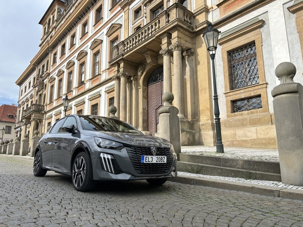 Peugeot e-208: foto Žena v autě.cz