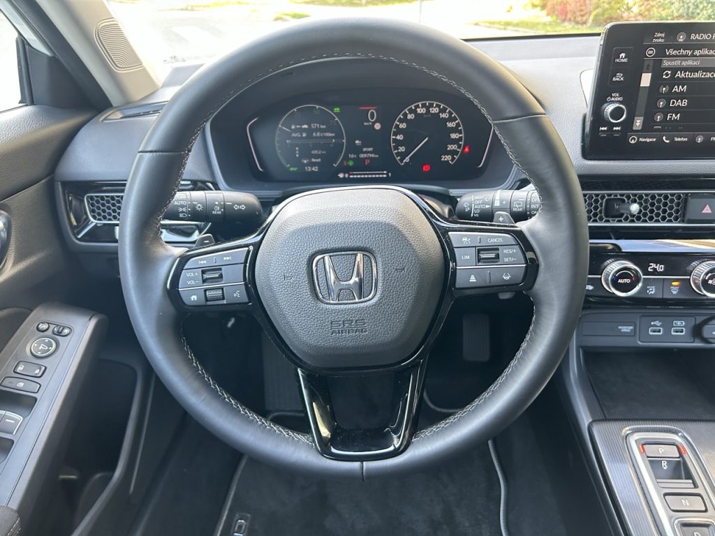 Test Honda Civic: foto Žena v autě