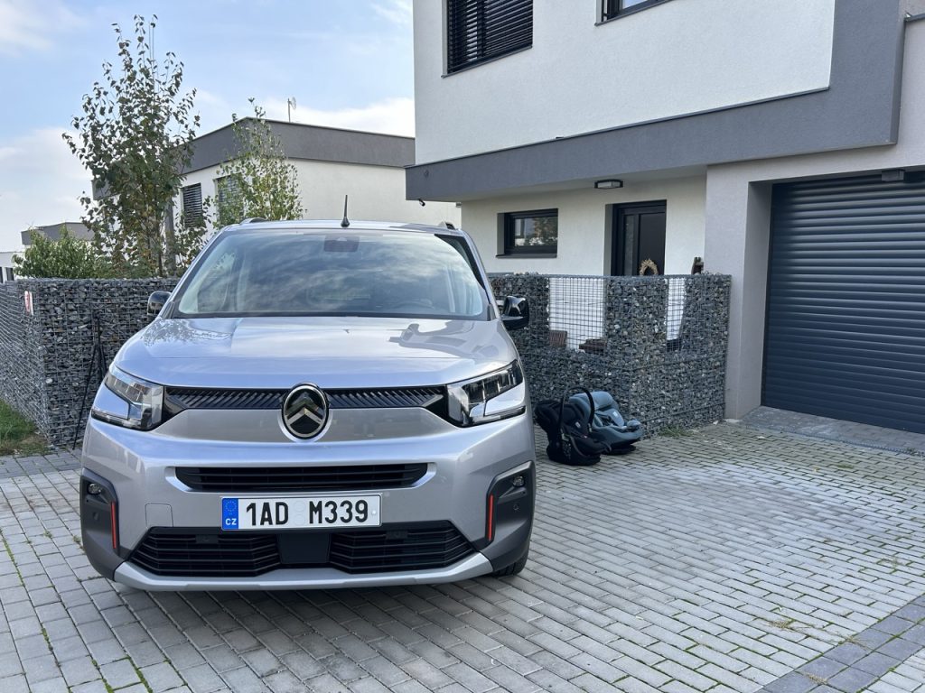 test autosedaček THULE v Citroen Berlingo: foto Žena v autě.cz