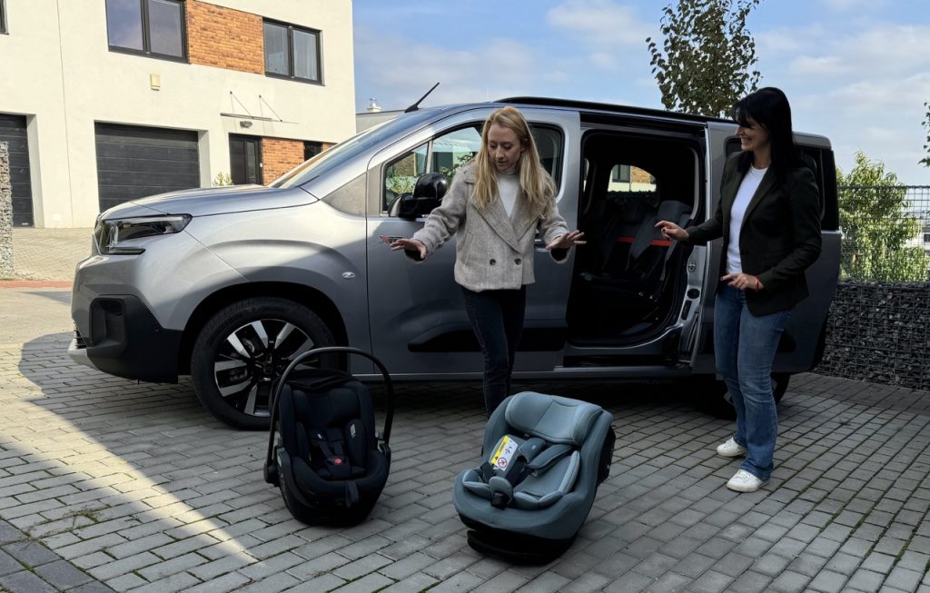 test autosedaček THULE v Citroen Berlingo: foto Žena v autě.cz