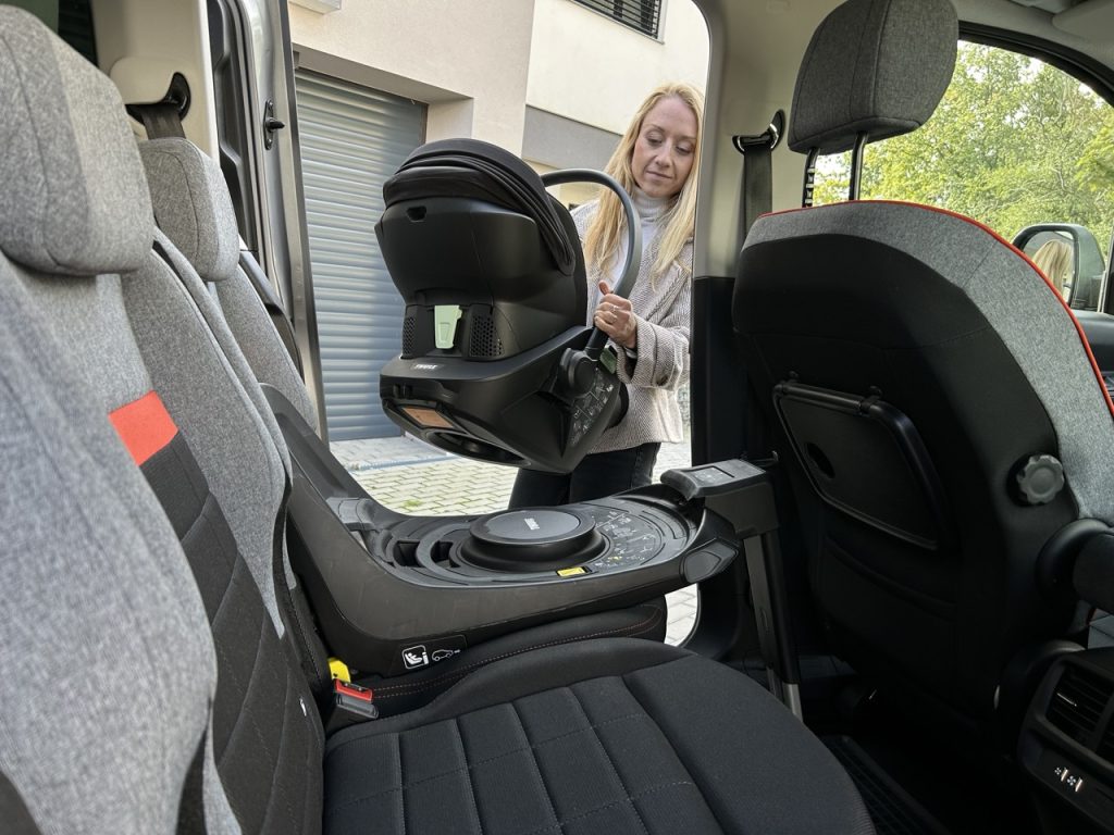 test citrien berlingo: foto Žena v autě.cz autosedačky THULE v Citroen Berlingo: test citrien berlingo: foto Žena v autě.cz Žena v autě.cz_8470 ve velké velikosti