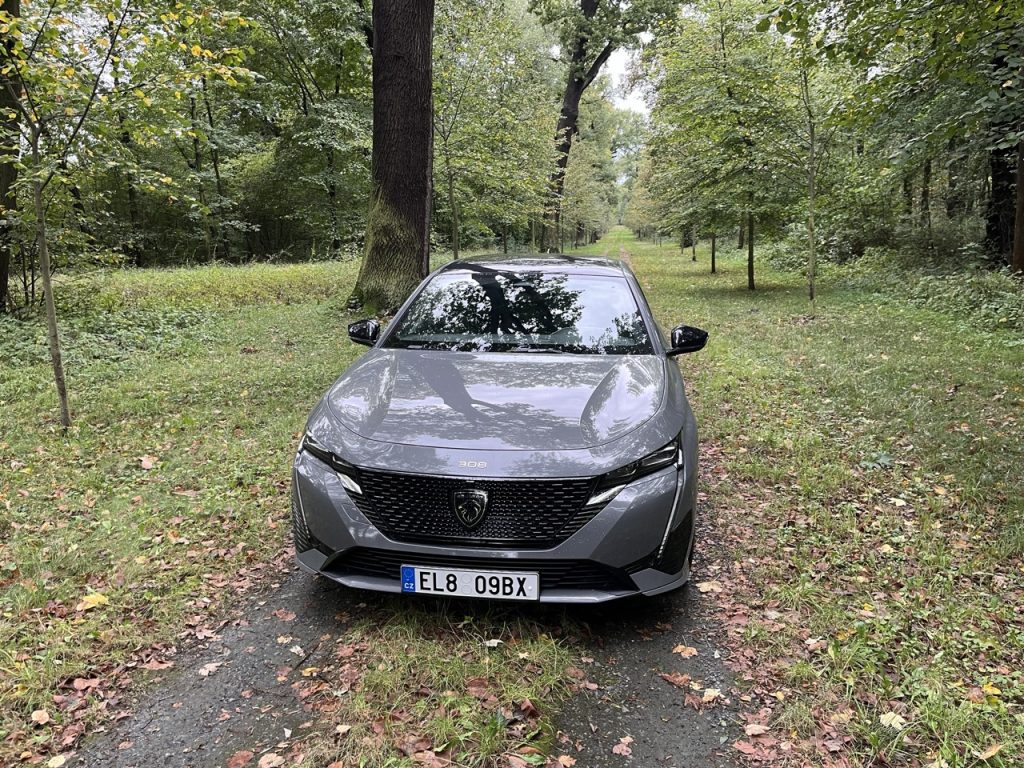 test peugeot e308: foto Žena v autě.cz