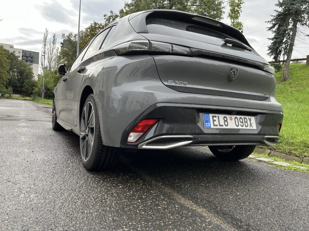 test peugeot e308: foto Žena v autě.cz