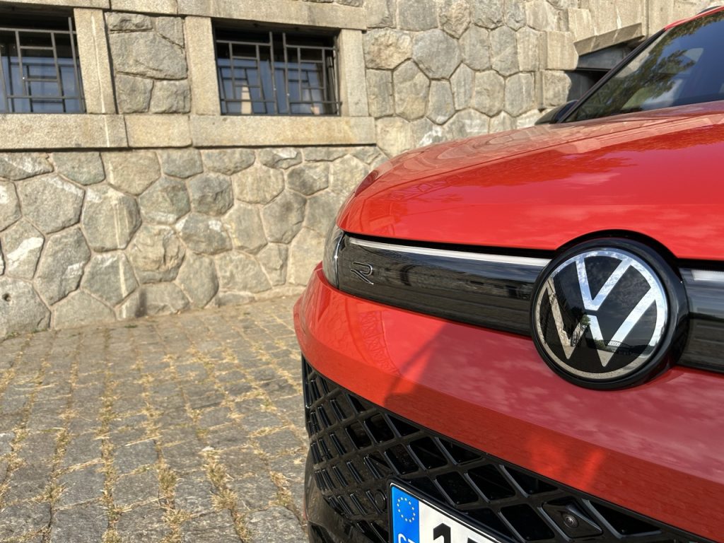 VW Tiguan: foto Žena v autě.cz_7354 ve velké velikosti