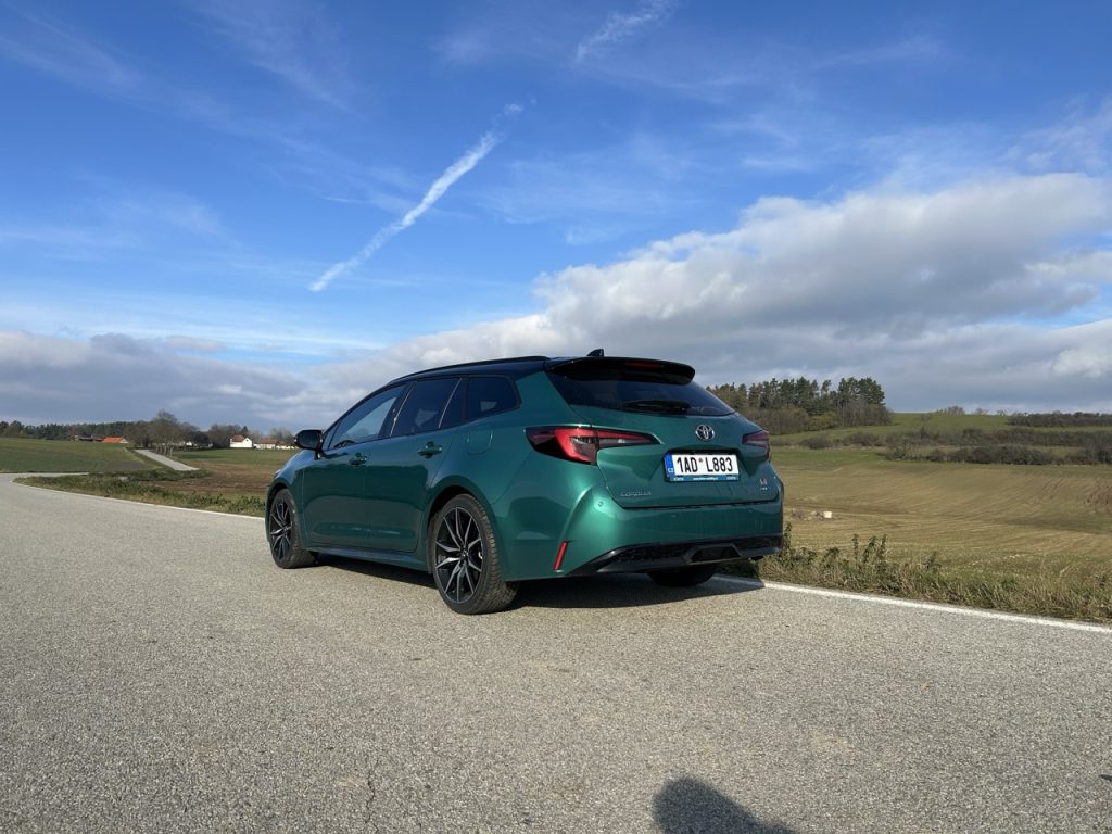 Toyota Corolla TS: foto Žena v autě.cz