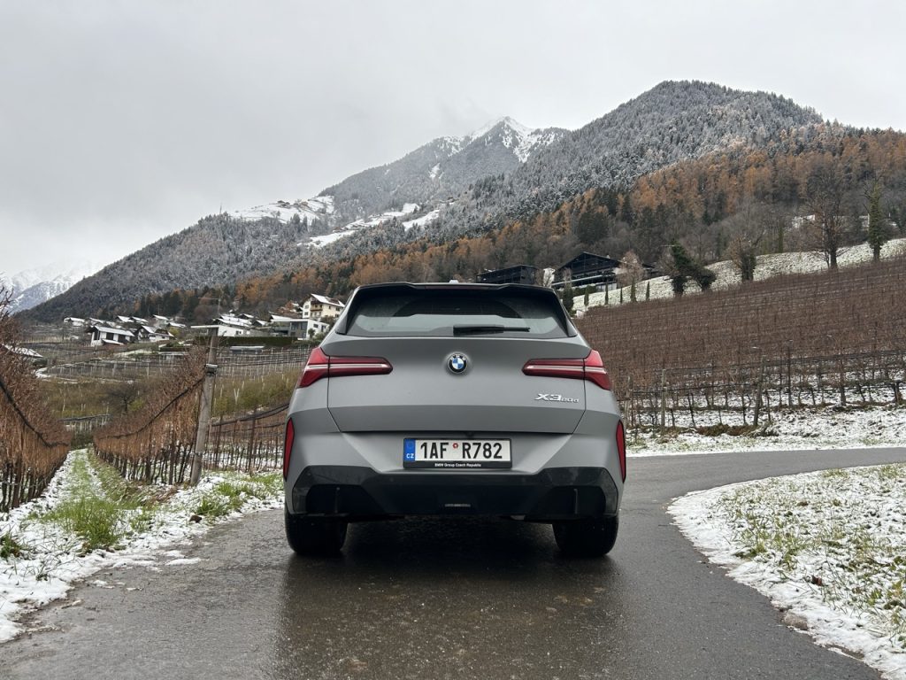 test BMW X3 20d xDrive: foto Žena v autě.cz_9426 ve velké velikosti