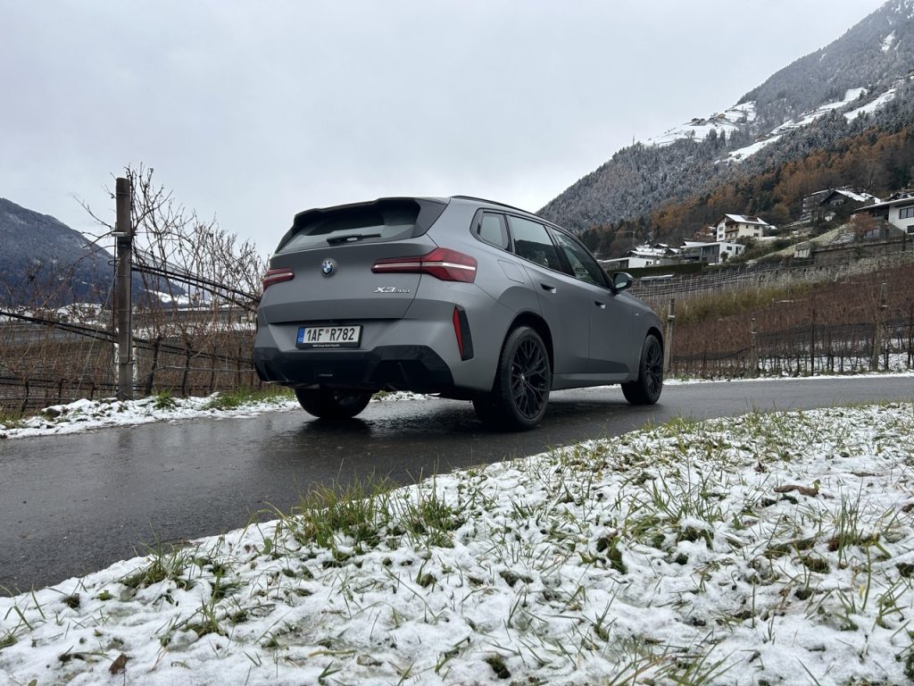 test BMW X3 20d xDrive: foto Žena v autě.cz_9431 ve velké velikosti