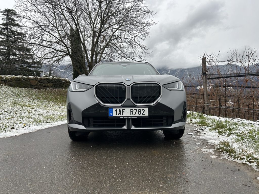 test BMW X3 20d xDrive: foto Žena v autě.cz_9454 ve velké velikosti