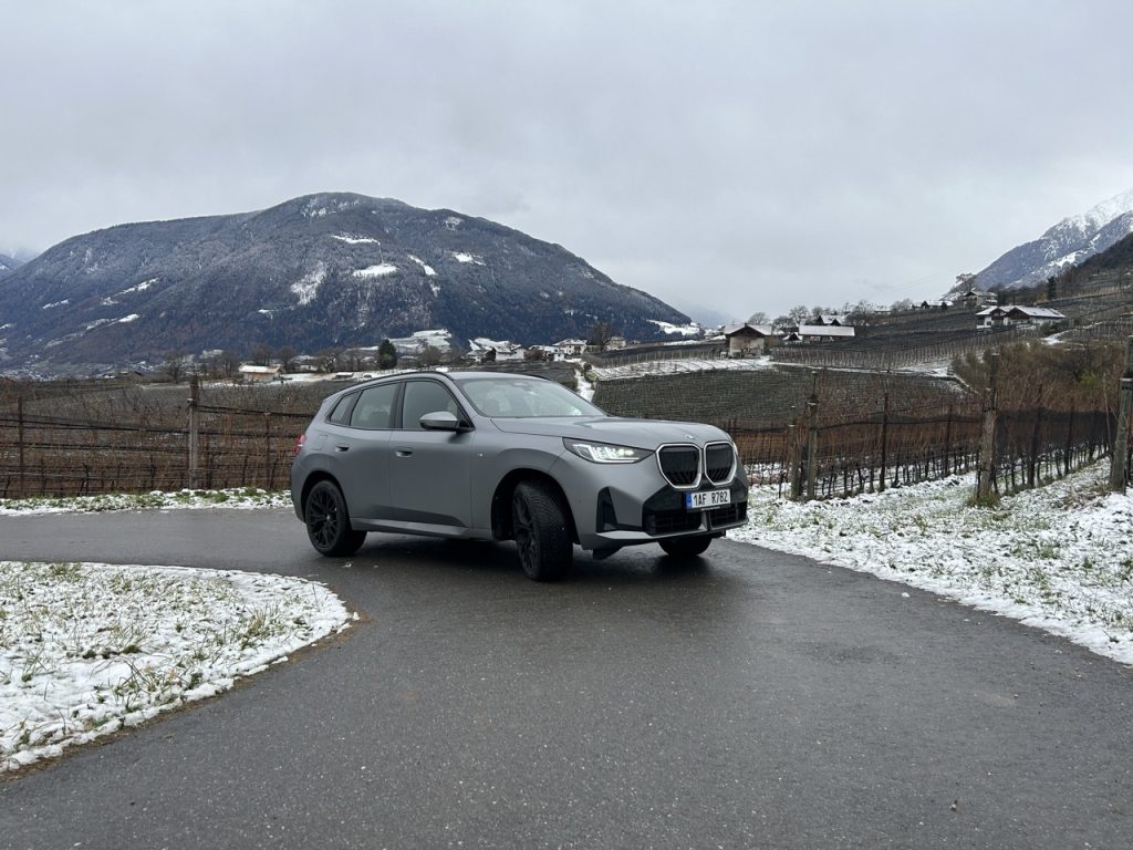 test BMW X3 20d xDrive: foto Žena v autě.cz_9469 ve velké velikosti