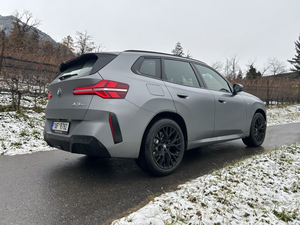 test BMW X3 20d xDrive: foto Žena v autě.cz_9480 ve velké velikosti