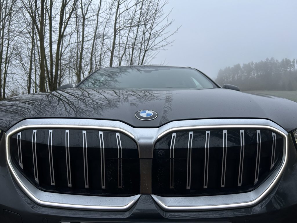 BMW 5 Touring foto Žena v autě.cz_9302 ve velké velikosti