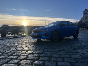 TEST OPEL ASTRA: foto Žena v autě.cz_0319 ve velké velikosti