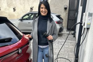 Dobíjení plug-in hybriního Tonale během cesty do Itálie: foto Žena v autě.cz