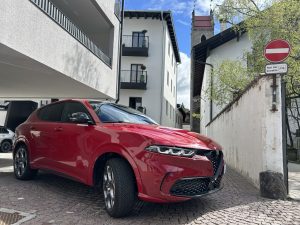 Alfa Romeo Tonale: foto Žena v autě.cz_3259 ve velké velikosti