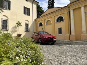 Alfa Romeo Tonale: foto Žena v autě.cz_3417 ve velké velikosti