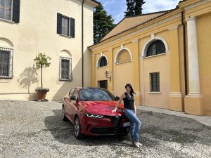Alfa Romeo Tonale: foto Žena v autě.cz_3425 ve velké velikosti
