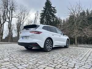 Enyaq: foto Žena v autě.cz-6 ve velké velikosti