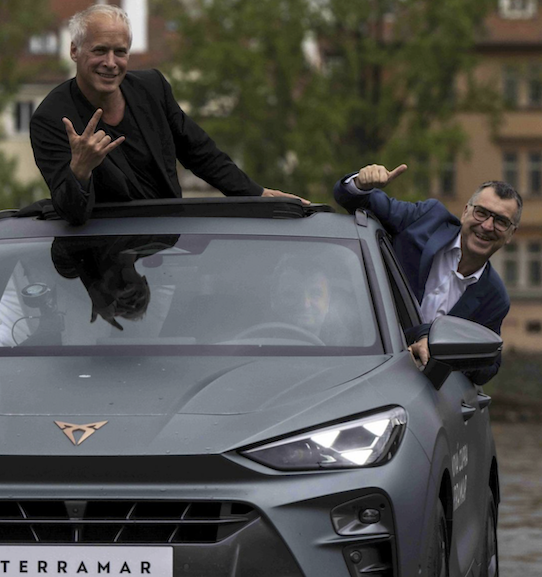 Sven Schuwirth během představení Terramaru na Vltavě: foto CUPRA