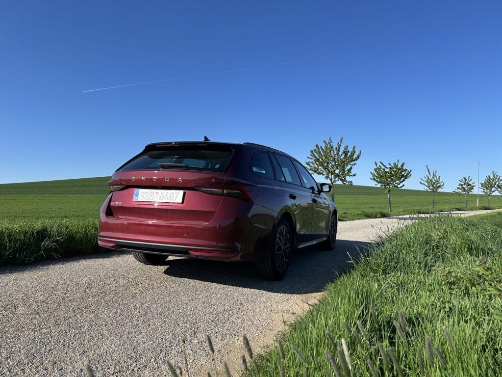 Octavia Combi: foto Žena v autě.cz_3593 ve velké velikosti