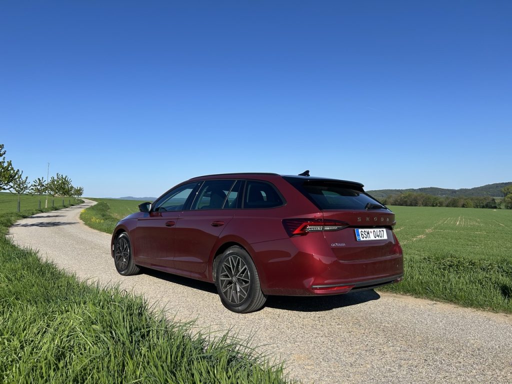 Octavia Combi: foto Žena v autě.cz_3626 ve velké velikosti