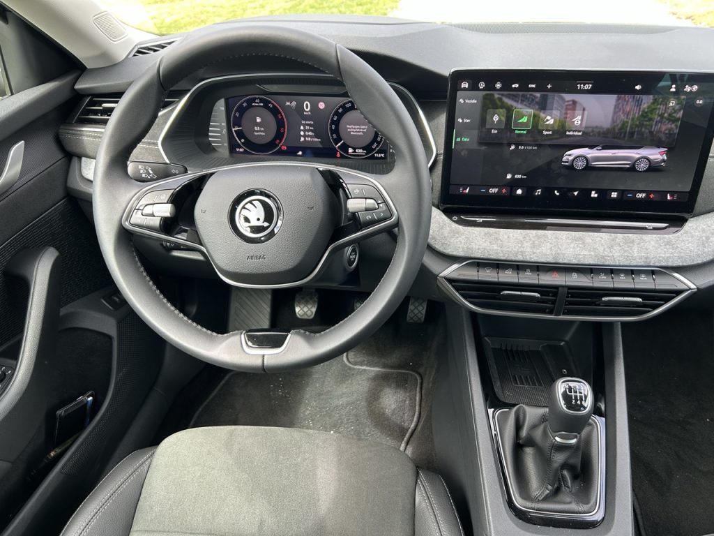 Octavia-liftback: foto Žena v autě.cz_3741 ve velké velikosti