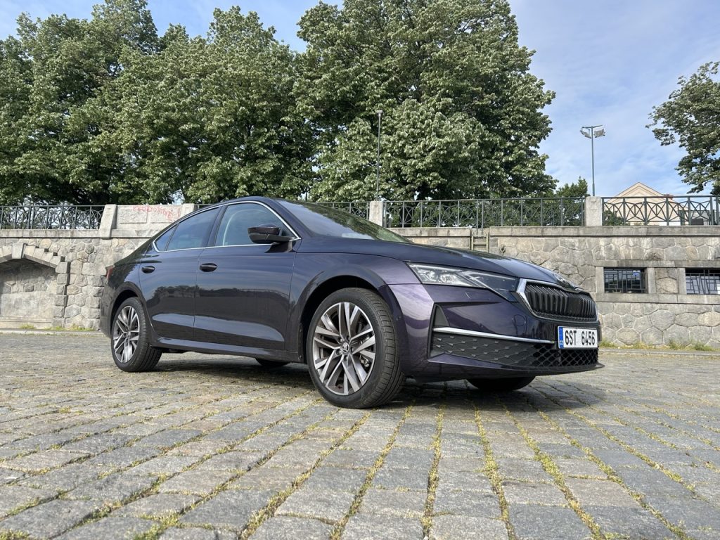 Octavia-liftback: foto Žena v autě.cz_3760 ve velké velikosti
