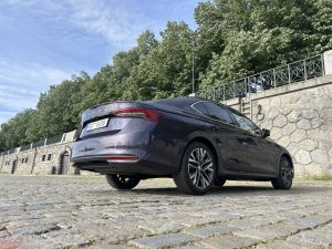 Octavia-liftback: foto Žena v autě.cz_3767 ve velké velikosti