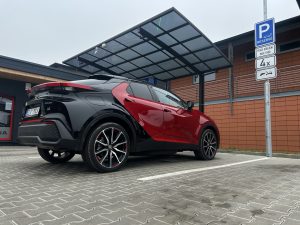 Toyota C-HR u dobíječky PRE, foto Žena v autě.cz