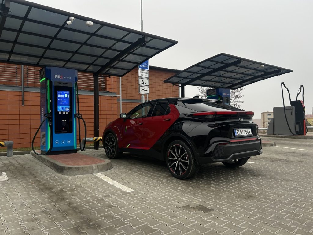 Toyota C-HR foto Žena v autě.cz_0642 ve velké velikosti