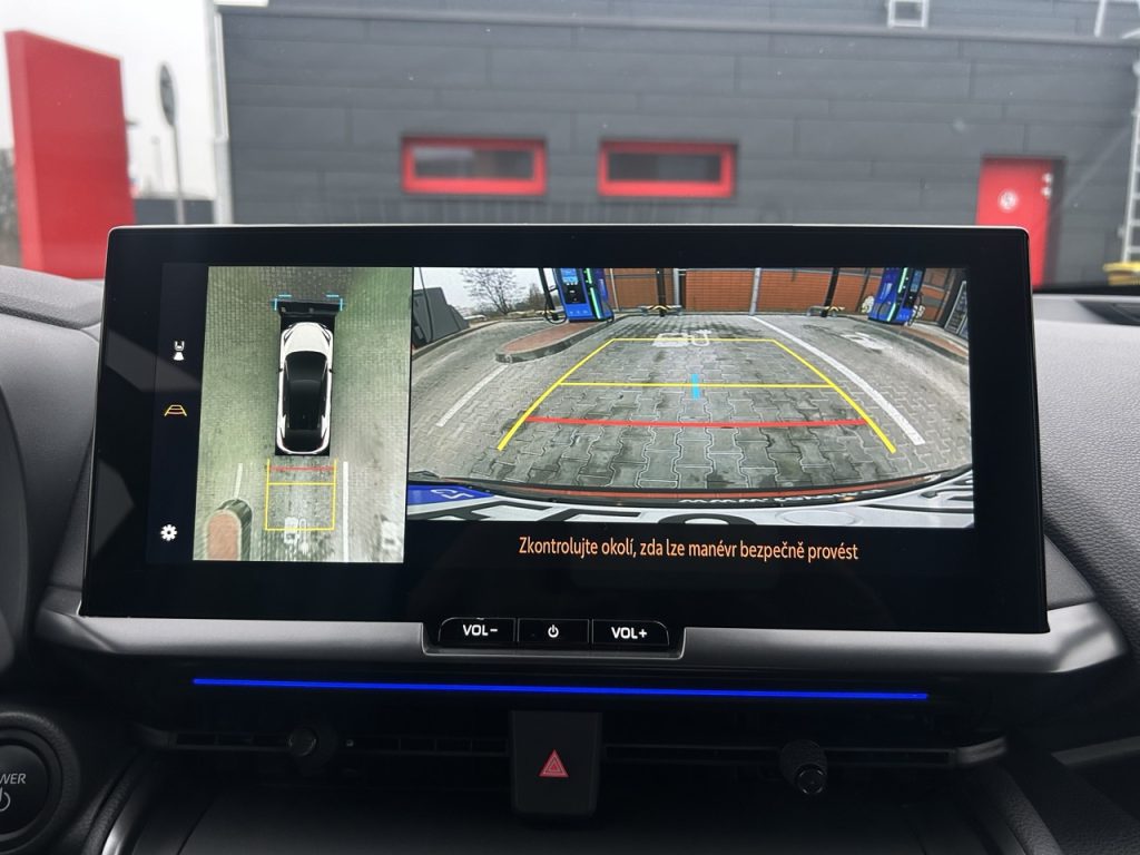 Toyota C-HR foto Žena v autě.cz_0645 ve velké velikosti