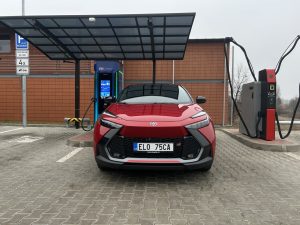 Toyota C-HR foto Žena v autě.cz_0653 ve velké velikosti