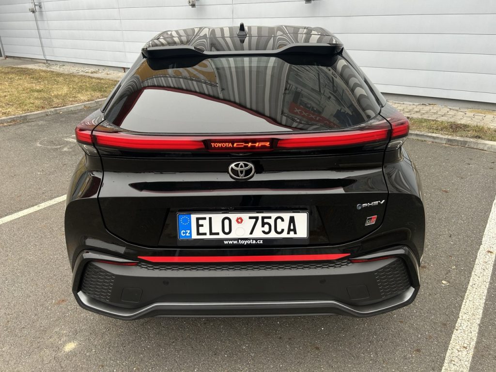 Toyota C-HR foto Žena v autě.cz_0676 ve velké velikosti