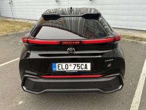 Toyota C-HR foto Žena v autě.cz_0676 ve velké velikosti