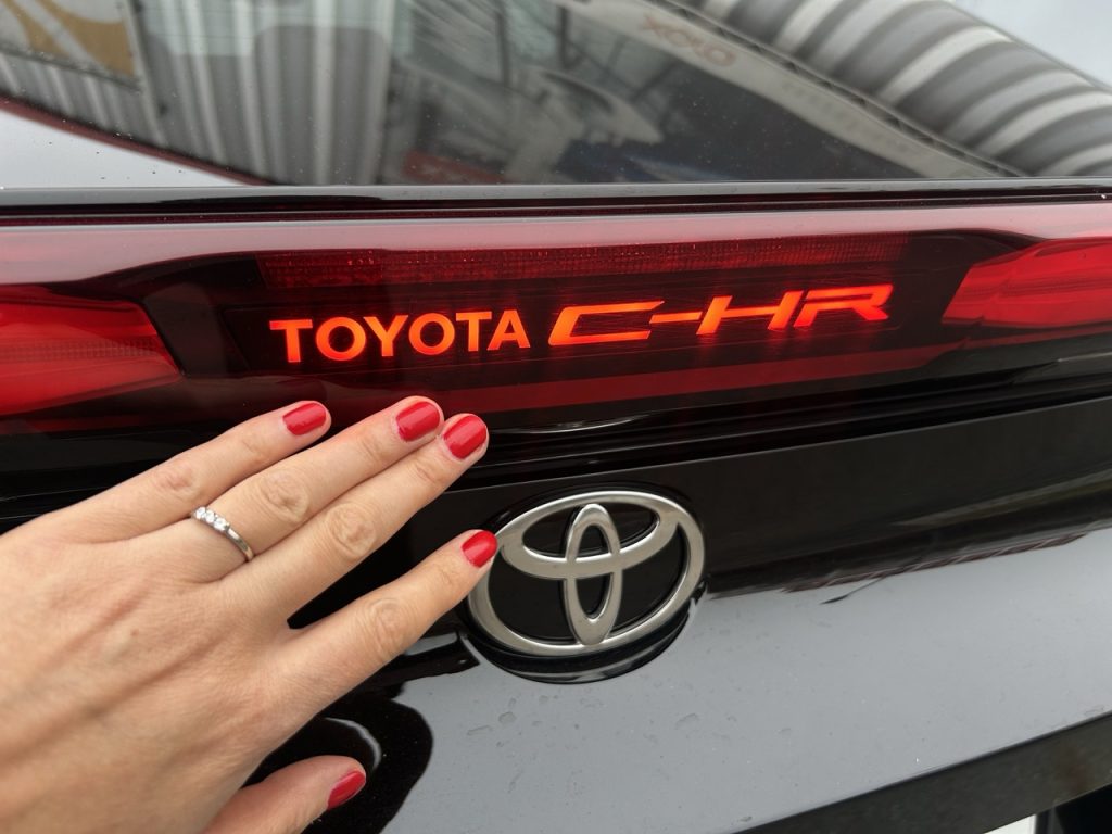 Toyota C-HR foto Žena v autě.cz_0679 ve velké velikosti