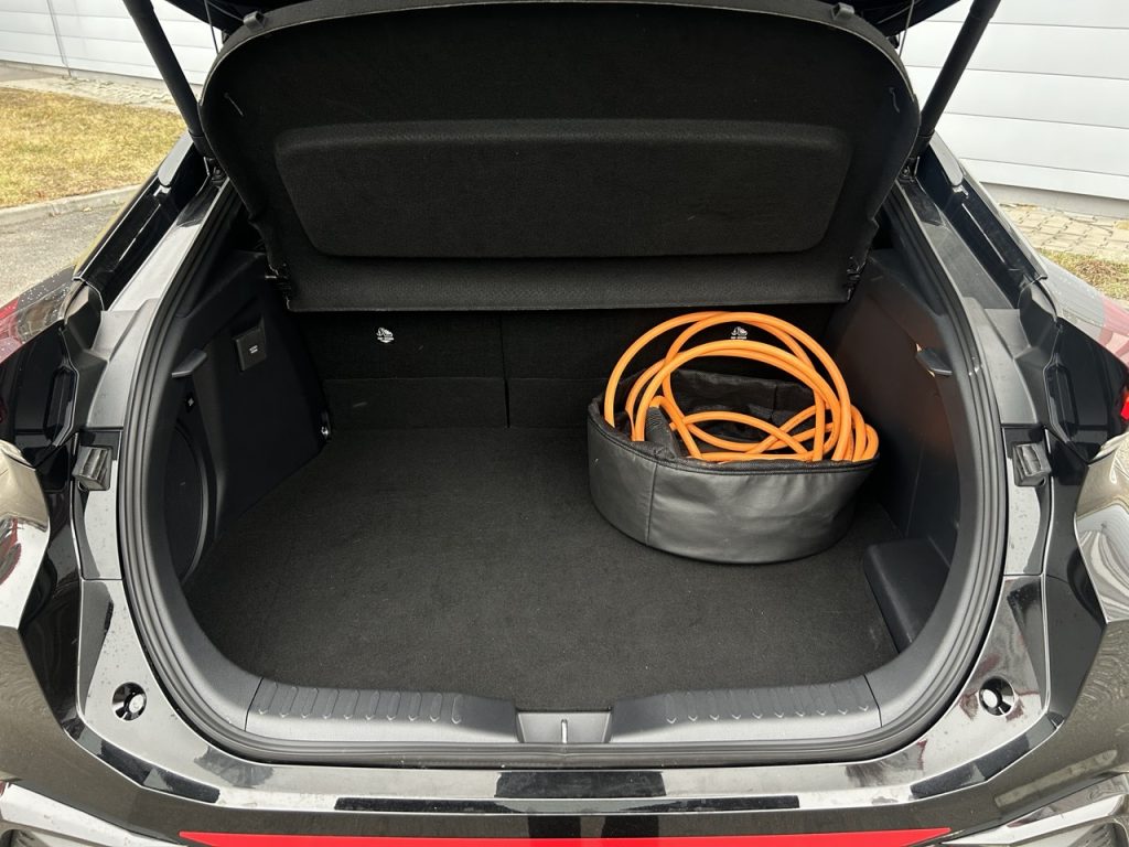 Toyota C-HR foto Žena v autě.cz_0682 ve velké velikosti