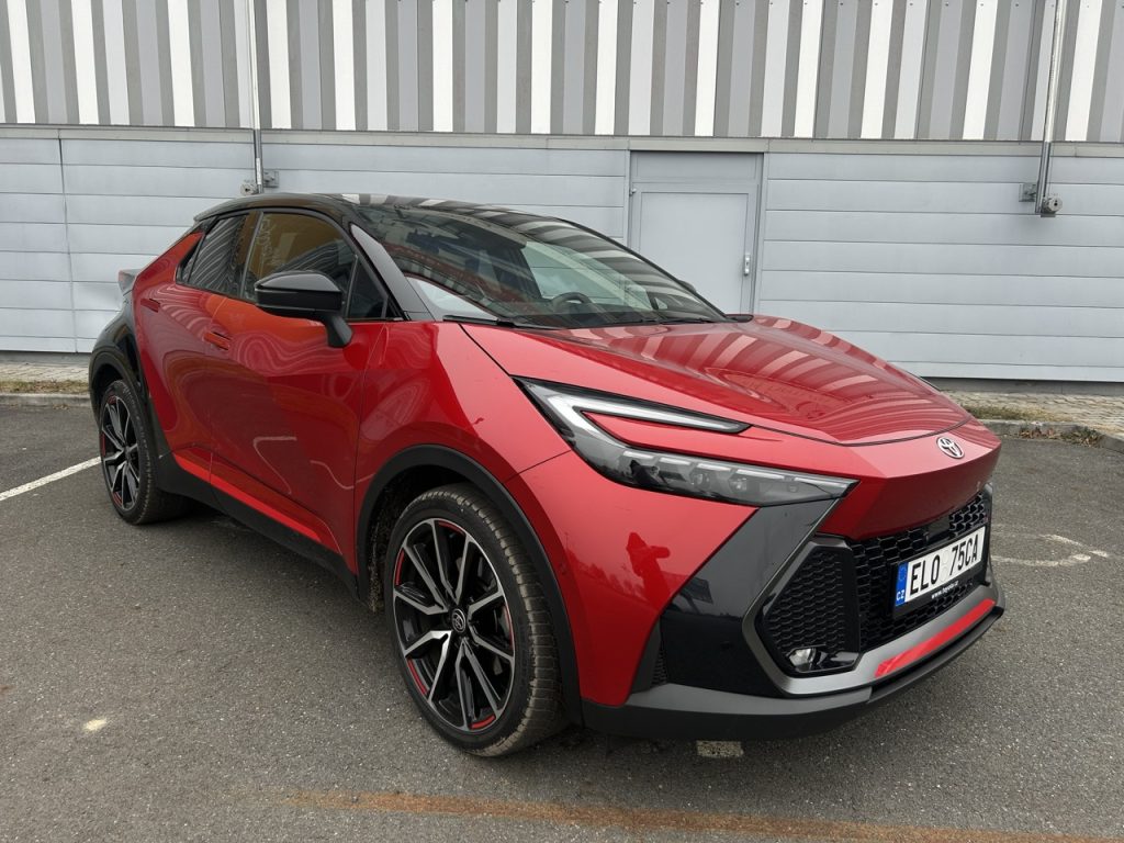 Toyota C-HR foto Žena v autě.cz_0697 ve velké velikosti