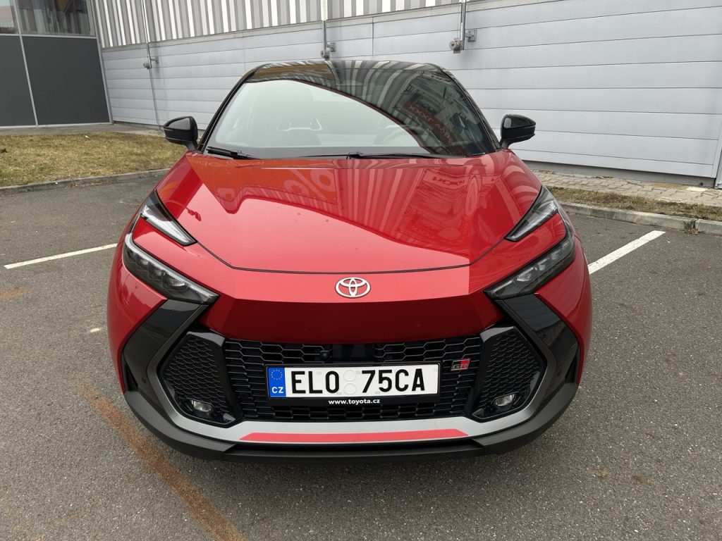 Toyota C-HR foto Žena v autě.cz_0698 ve velké velikosti