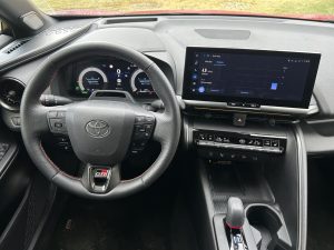 Toyota C-HR foto Žena v autě.cz_0737 ve velké velikosti