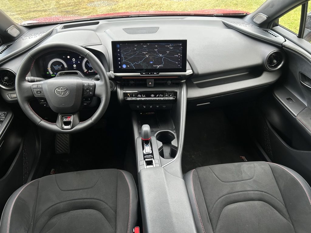 Toyota C-HR foto Žena v autě.cz_0740 ve velké velikosti