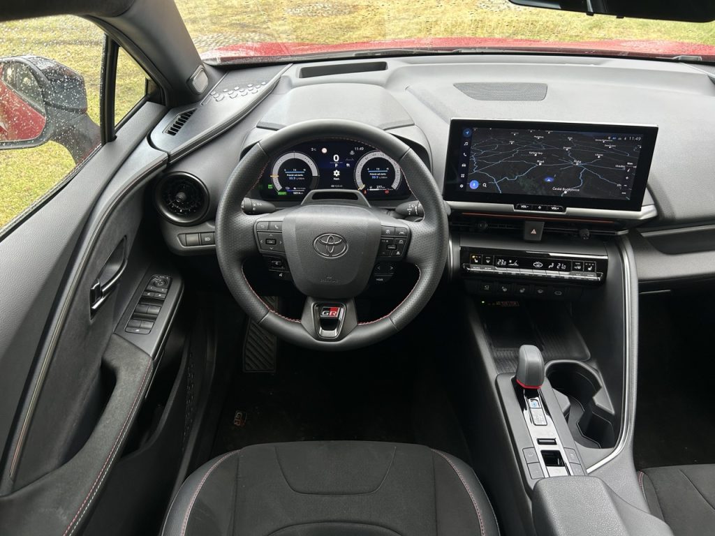 Toyota C-HR foto Žena v autě.cz_0741 ve velké velikosti