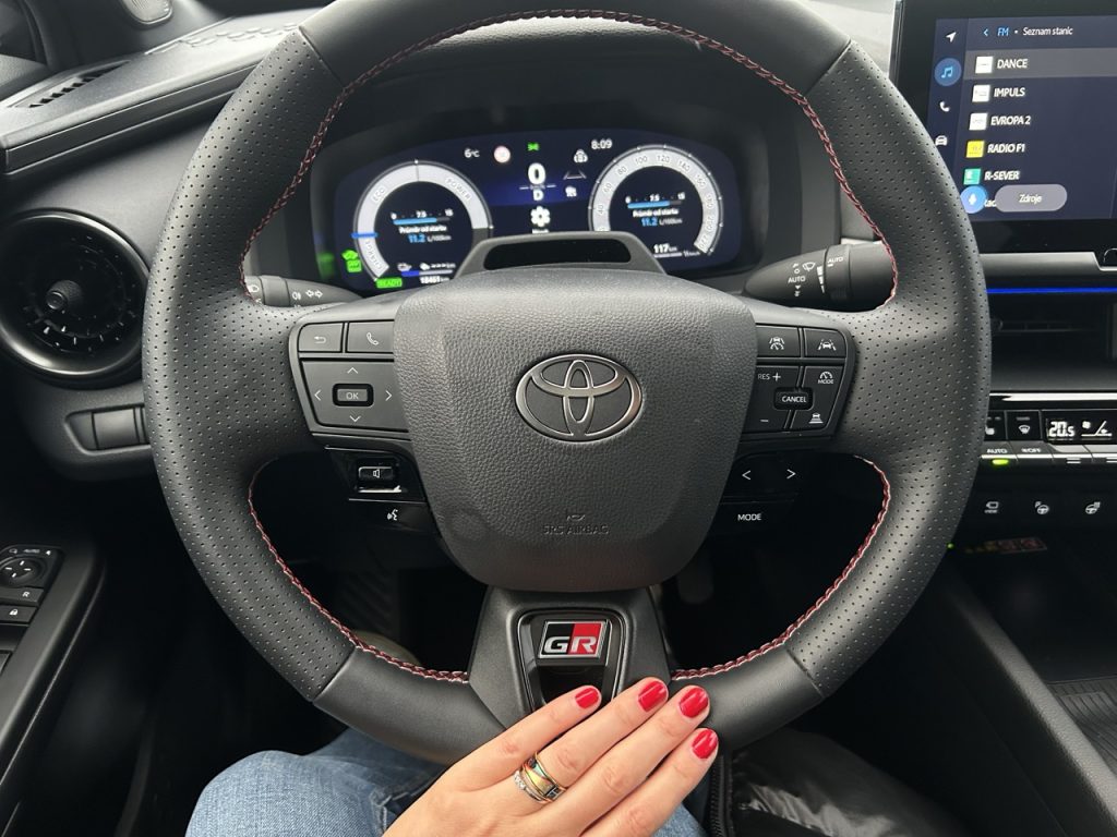 Toyota C-HR foto Žena v autě.cz_0748 ve velké velikosti