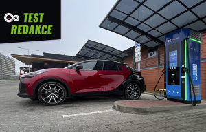 Toyota C-HR u dobíječky PRE, foto Žena v autě.cz